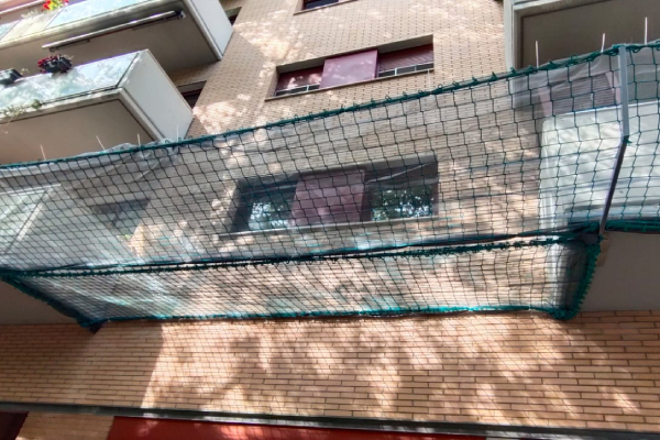proteccion-cascotes-en-edificio-lope-vega-bcn-7_